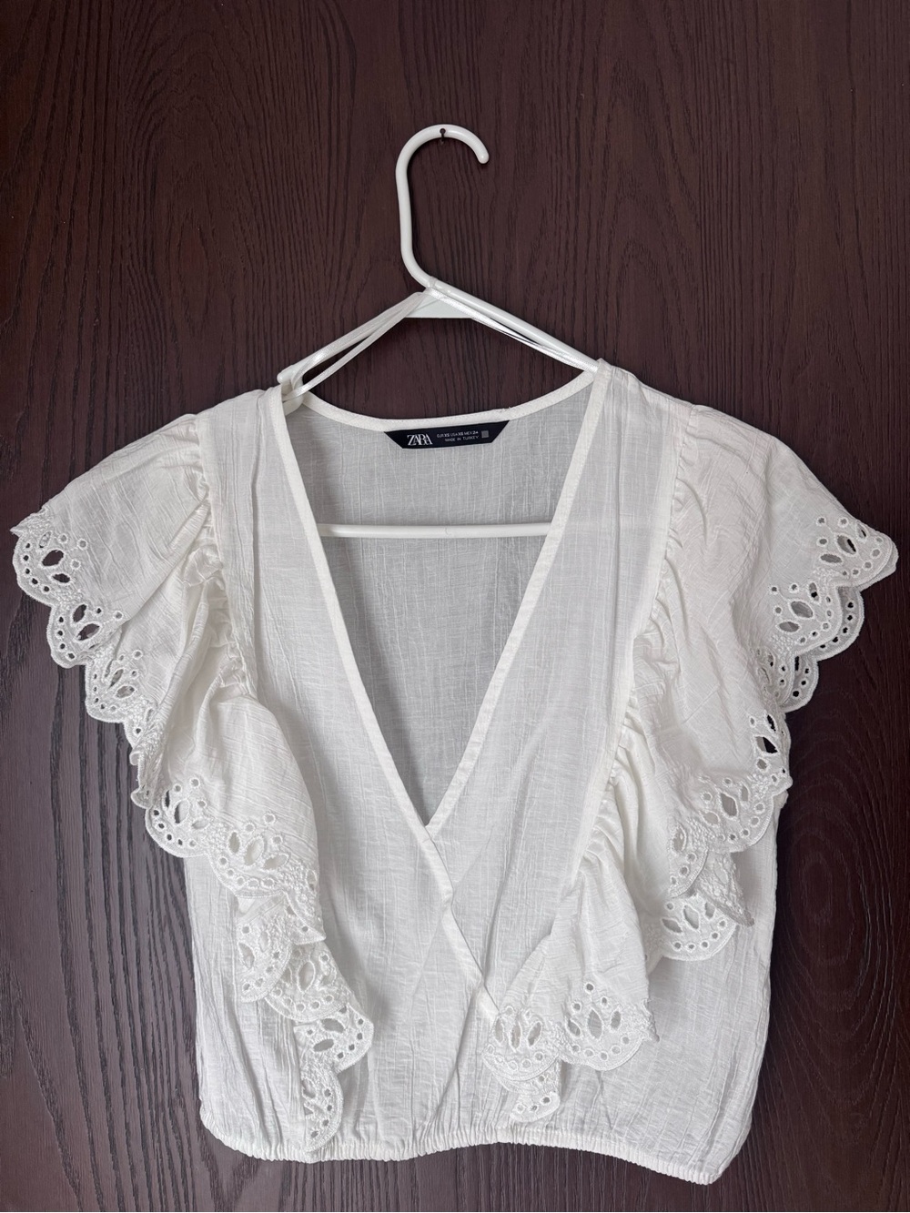 Zara White Eyelet Ruffle V-Neck Crop Blouse XS